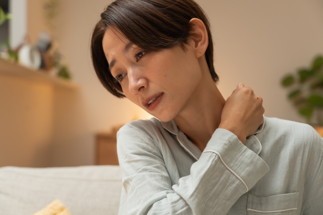 偏った姿勢も原因になります